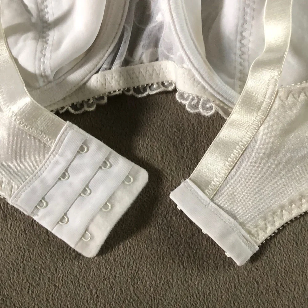 Fashion Bug Bra Women's size 36D White Lace Underwire‎ Padded